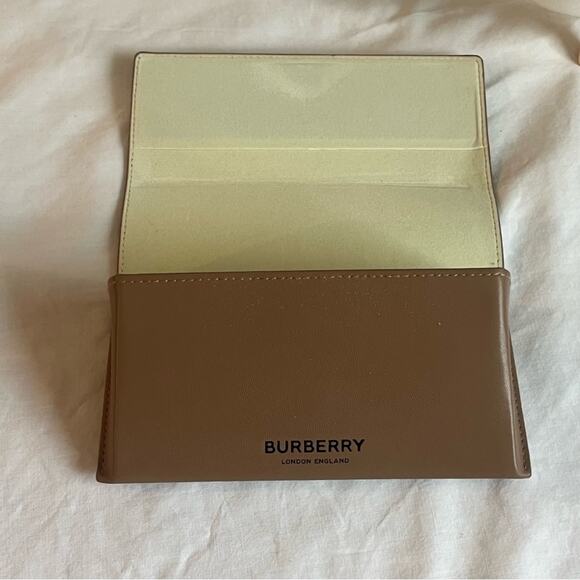 BURBERRY Sunglass Case Excellent Condition - Picture 5 of 7